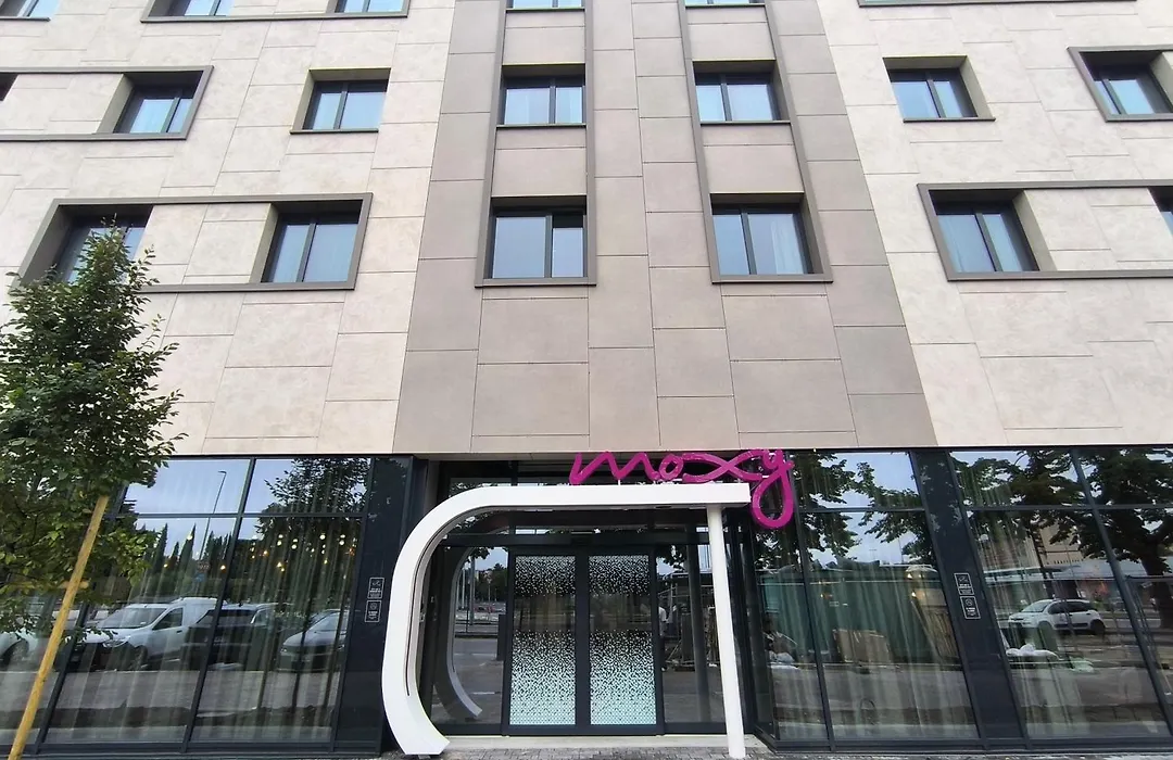 Moxy Verona-1